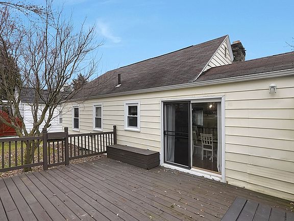 3rd image of 64 Maple Ln