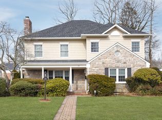 59 Allen Rd, Rockville Centre, NY 11570
