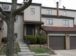 3115 4th St, Moline, IL 61265