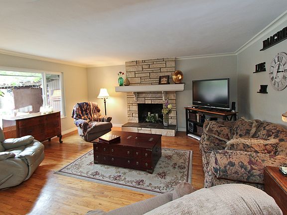 2nd image of 13612 Loretta Dr