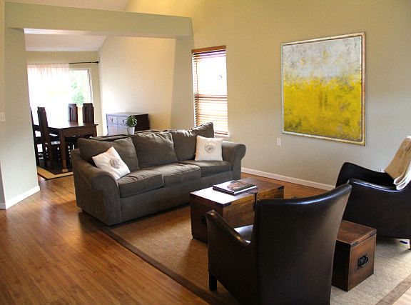 Bright, 16' vaulted-ceiling 