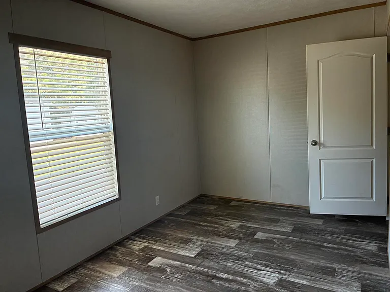 136 Ash St — Photo 4