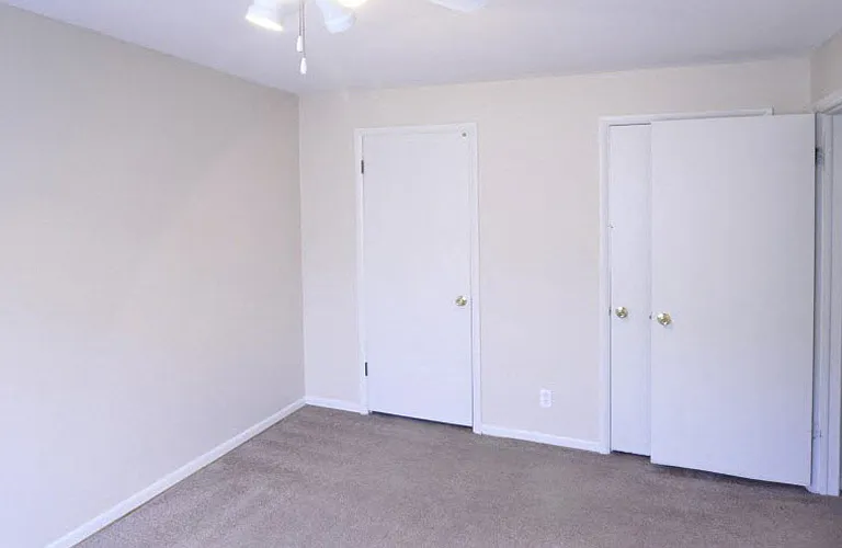 Alexander Hamilton Plaza Apartments — Photo 6