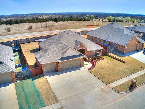 2nd image of 405 Starshine Dr