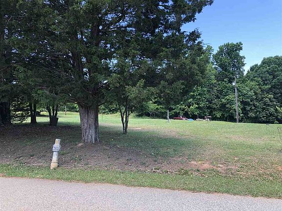3rd image of 210 Eastlake Dr