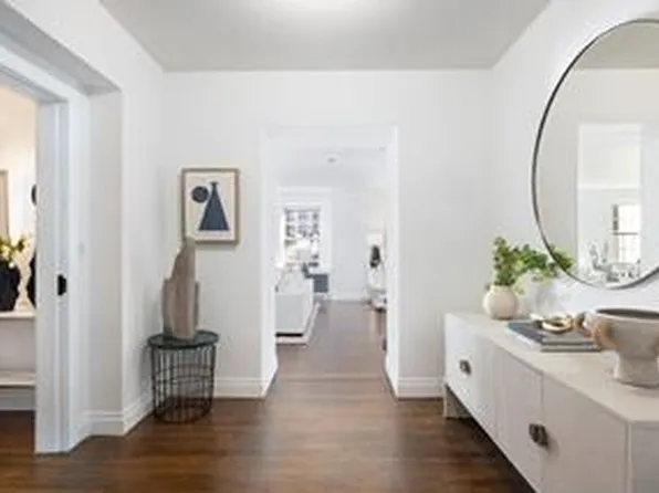 133 East 64th Street image 1 of 11