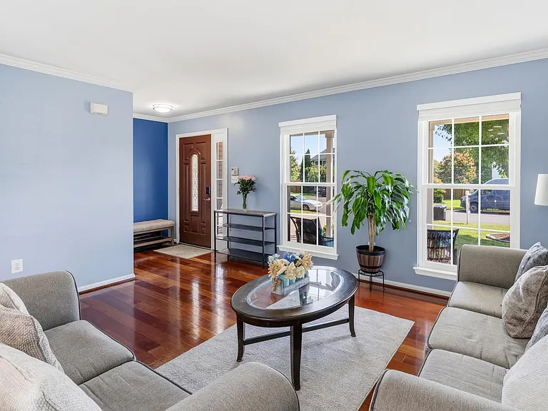 13922 Rutgers Ct — Photo 10
