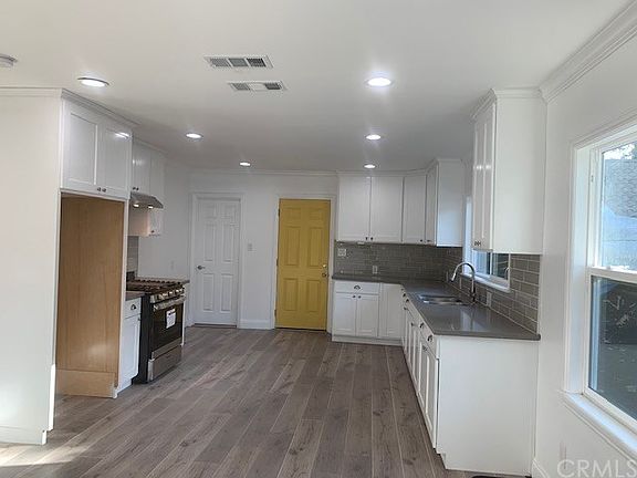 3rd image of 340 W 82nd St
