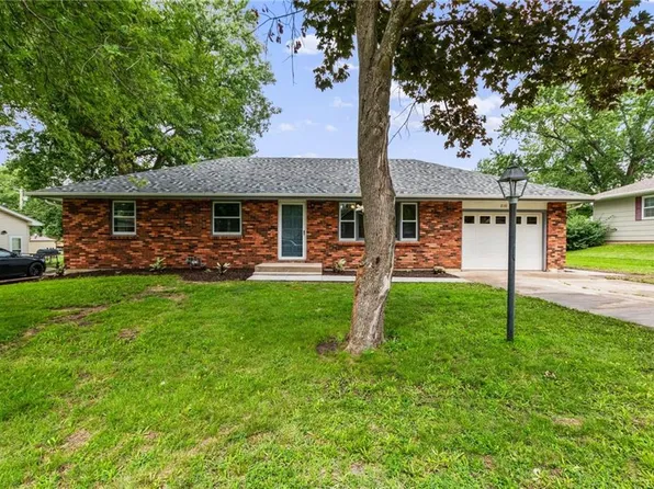 210 Clifton Dr, Cameron, MO 64429