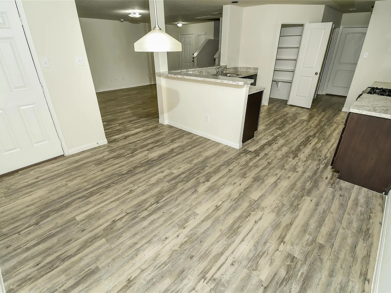 4 bed, 2.5 bath, 1847 sqft, $2,095 — Photo 3