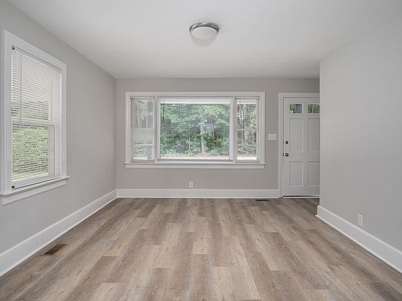 5th image of 33 Sunset Dr