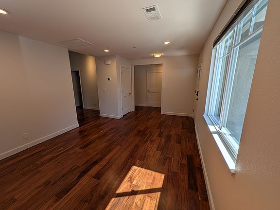 5th image of 344 Orchard Ave