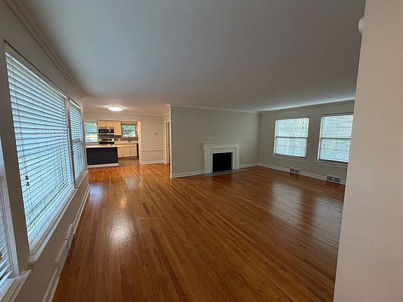 3rd image of 6964 N Tahoma Ave