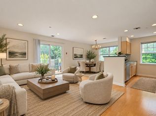 100 Woodcrest Lane #124, Mount Kisco, NY 10549