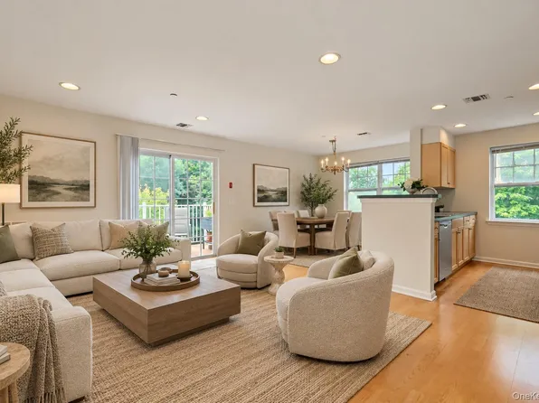 100 Woodcrest Lane #124, Mount Kisco, NY 10549