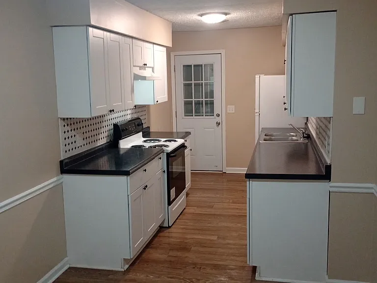 831 Charlie Pl — Photo 10