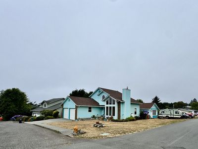 1302 English Ct, Brookings, OR, 97415