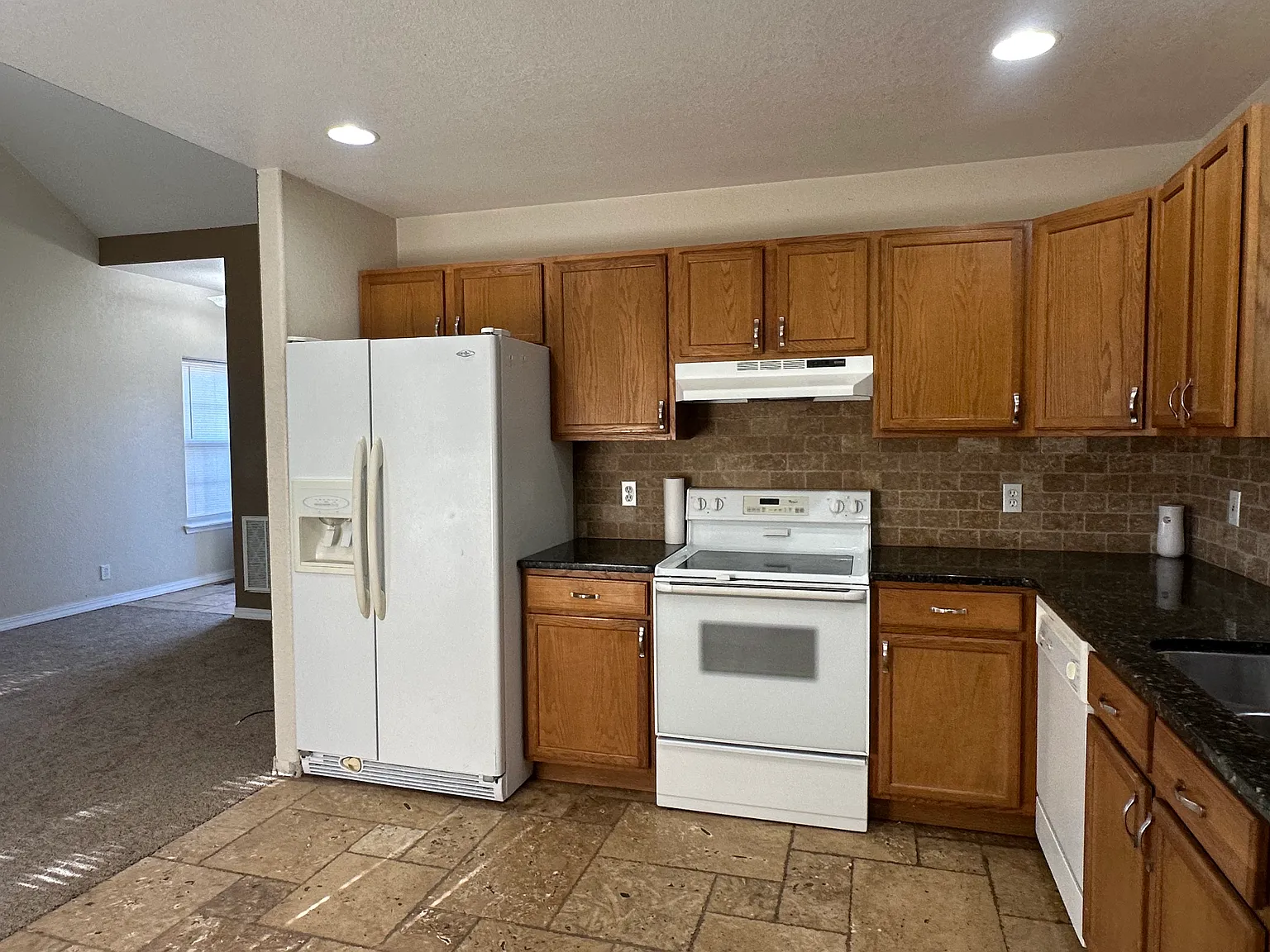 3 bed, 1218 sqft, $2,100 — Photo 4