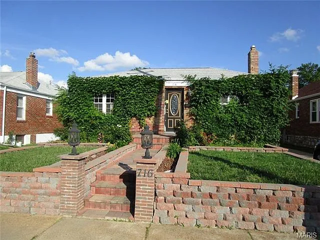 716 Avenue H photo 1
