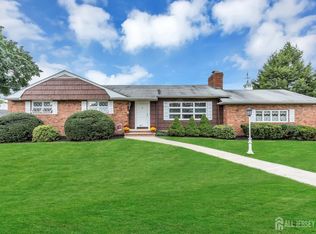 915 Hazelwood Ave, Middlesex, NJ