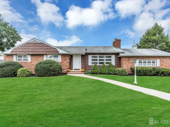 915 Hazelwood Ave, Middlesex, NJ 08846