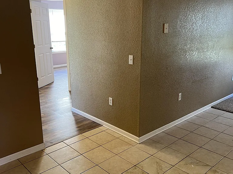 707 Elliott Ln — Photo 13