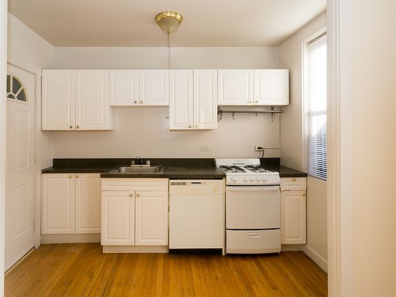 3rd image of 1133-133 Oak Ave #E4