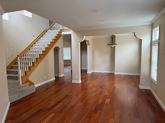 3rd image of 12184 Oakview Way