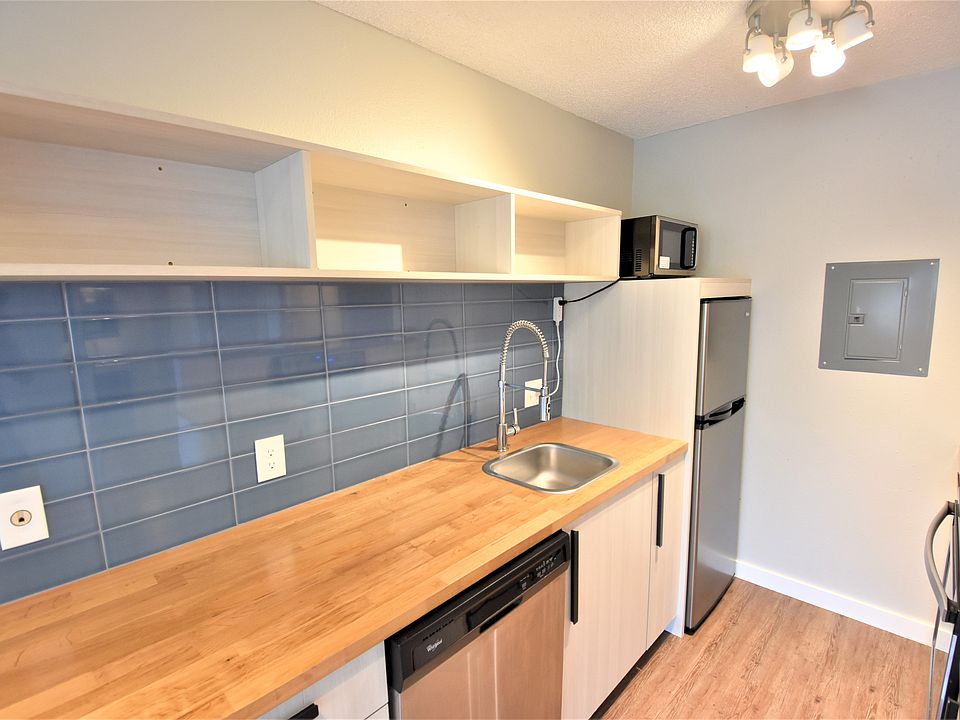 1st image of 1707 22nd St APT 303