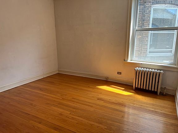 3rd image of 7440 N Claremont Ave #3