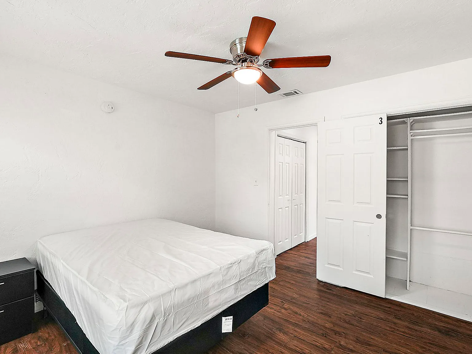 4 bed, 2.0 bath, 2800 sqft, $767 — Photo 4