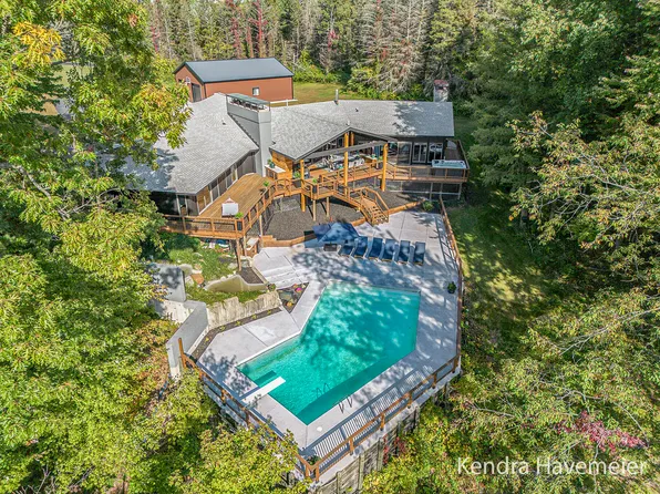 11501 Cedar Creek Ln NE, Sparta, MI 49345