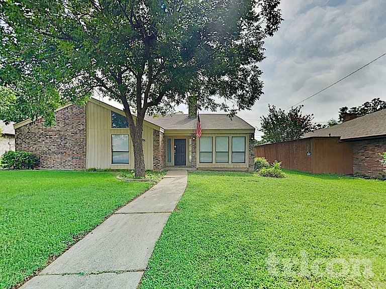5711 Calumet Dr — Photo 2