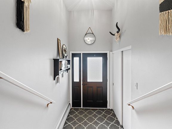 3rd image of 7 Lakeview Dr