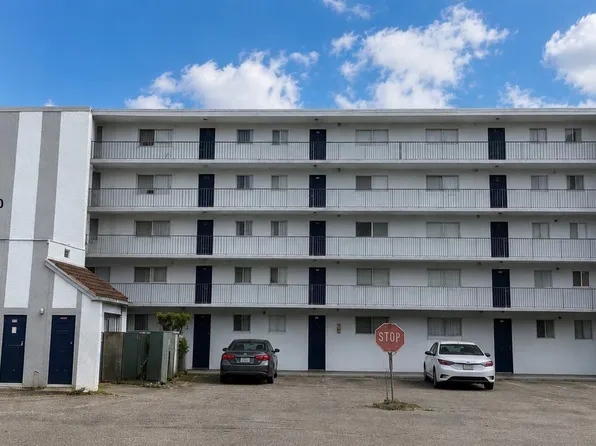 8710 N Sherman Circle #201, Miramar, FL 33025