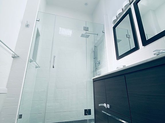 5th image of 406 Park Pl APT 2