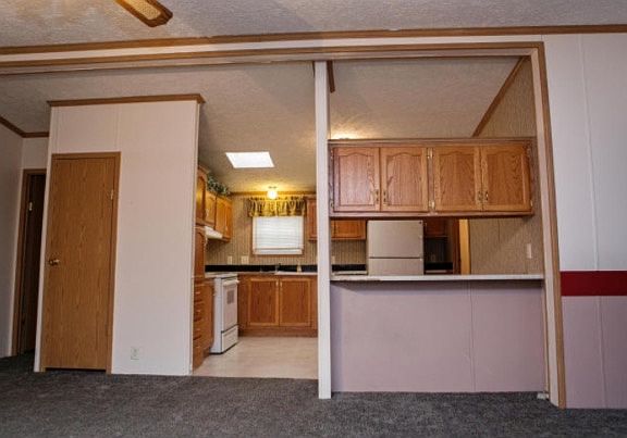 4th image of 302 N Bishop St