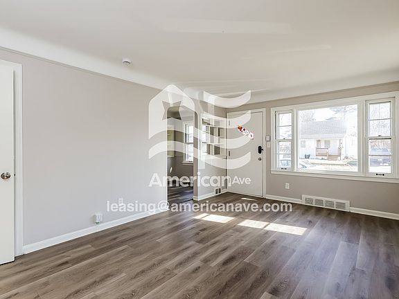 1546945_003_wm_-_living_room_13548332.jpg