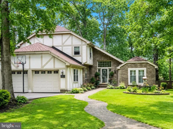 10 Winfield Dr, Berlin, NJ 08009
