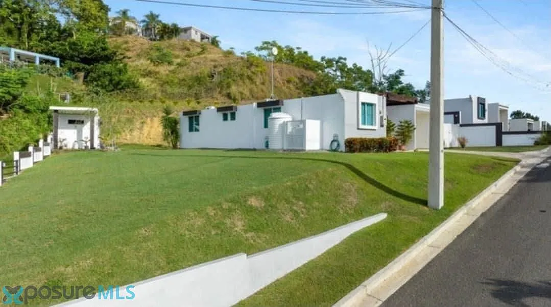 3 bed, 2.0 bath, 1850 sqft, $2,300 — Photo 2