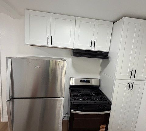 4th image of 227 W Imperial Hwy APT B