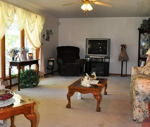 4th image of 21421 Wintergreen Dr
