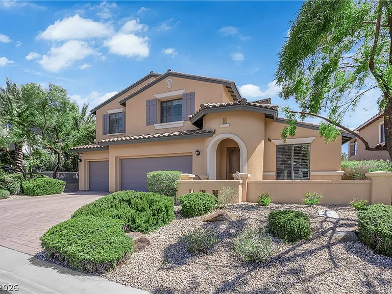 608 Highland Bluff Way — Photo 1