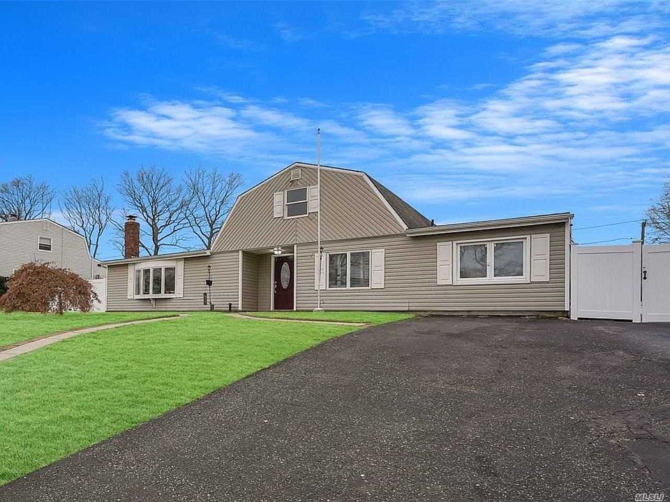 1st image of 38 College Hills Dr
