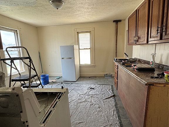 5th image of 438 New York Ave