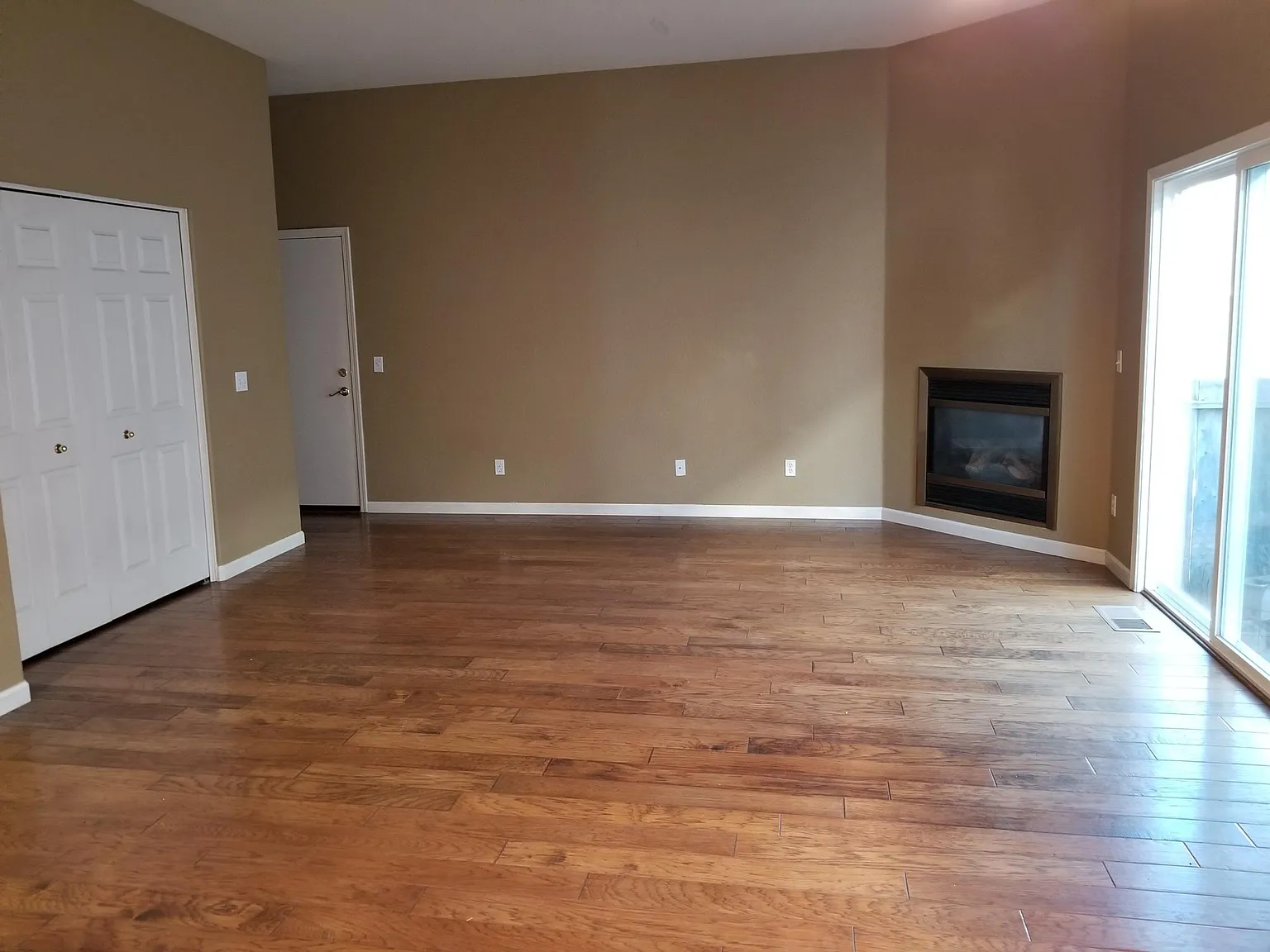 4 bed, 2.5 bath, 2793 sqft, $795 — Photo 4