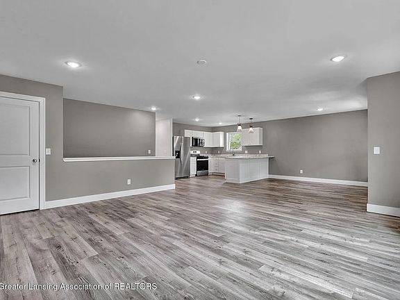 3rd image of 622 Carrier St