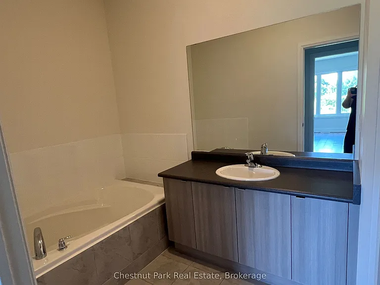 82 Kari Cres — Photo 17