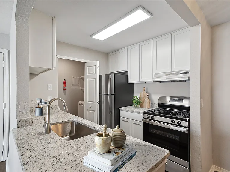 Two Bedroom (Renovated) - 2 Bed / 2 Bath - 897 Sq.Ft.