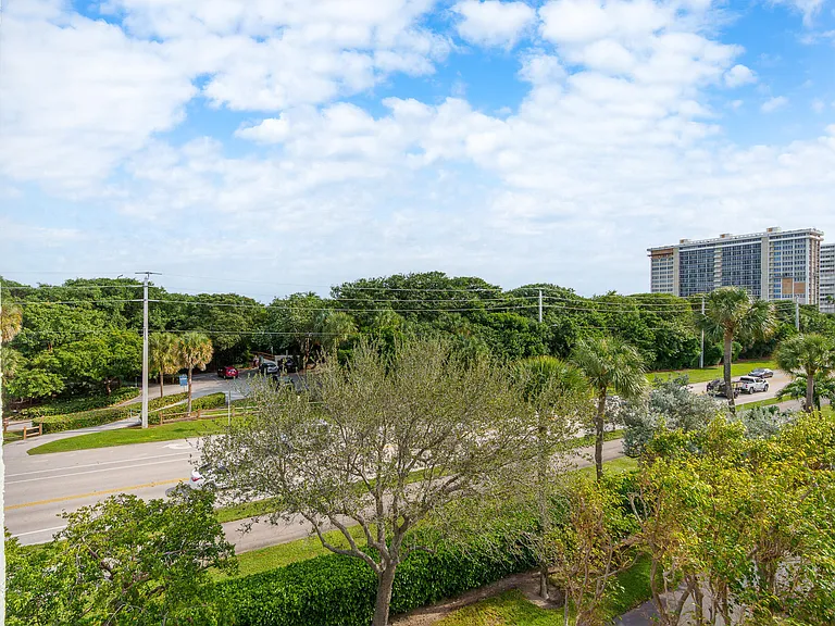950 Ponce De Leon Rd #401 — Photo 33